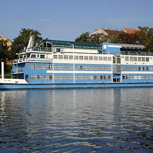 Båthotell Vodnik, Prag